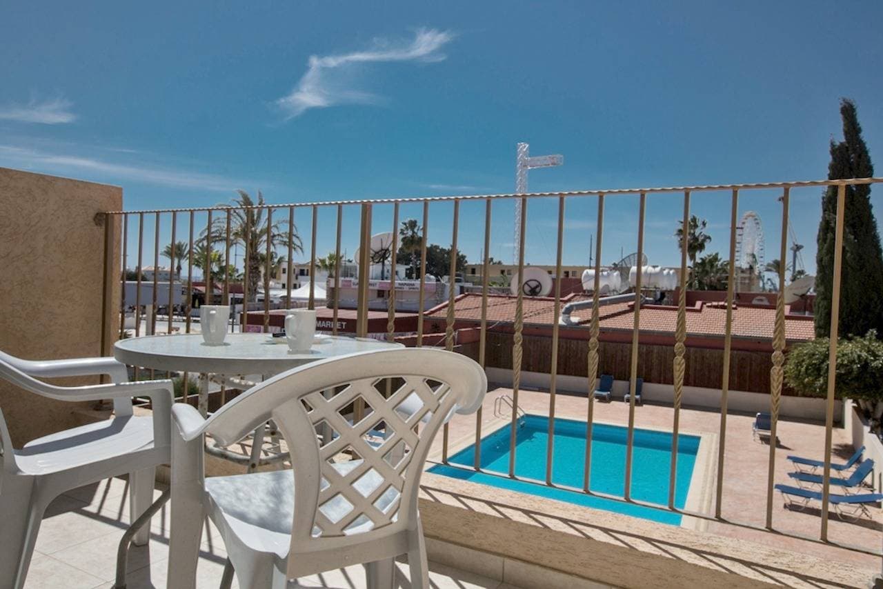 Foto 7 von 12: Picture Relaxing in Your Holiday Apartment in Ayia Napa Reading Your Favourite Book, Ayia Napa Apartment 1280