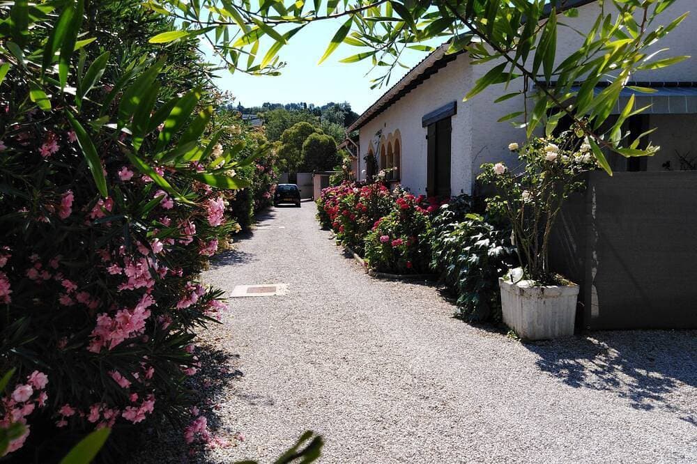 Foto 4 von 7: Charmant 2 Pieces En Duplex En Rez-De-Jardin, St Paul De Vence Limite Cagnes/Mer