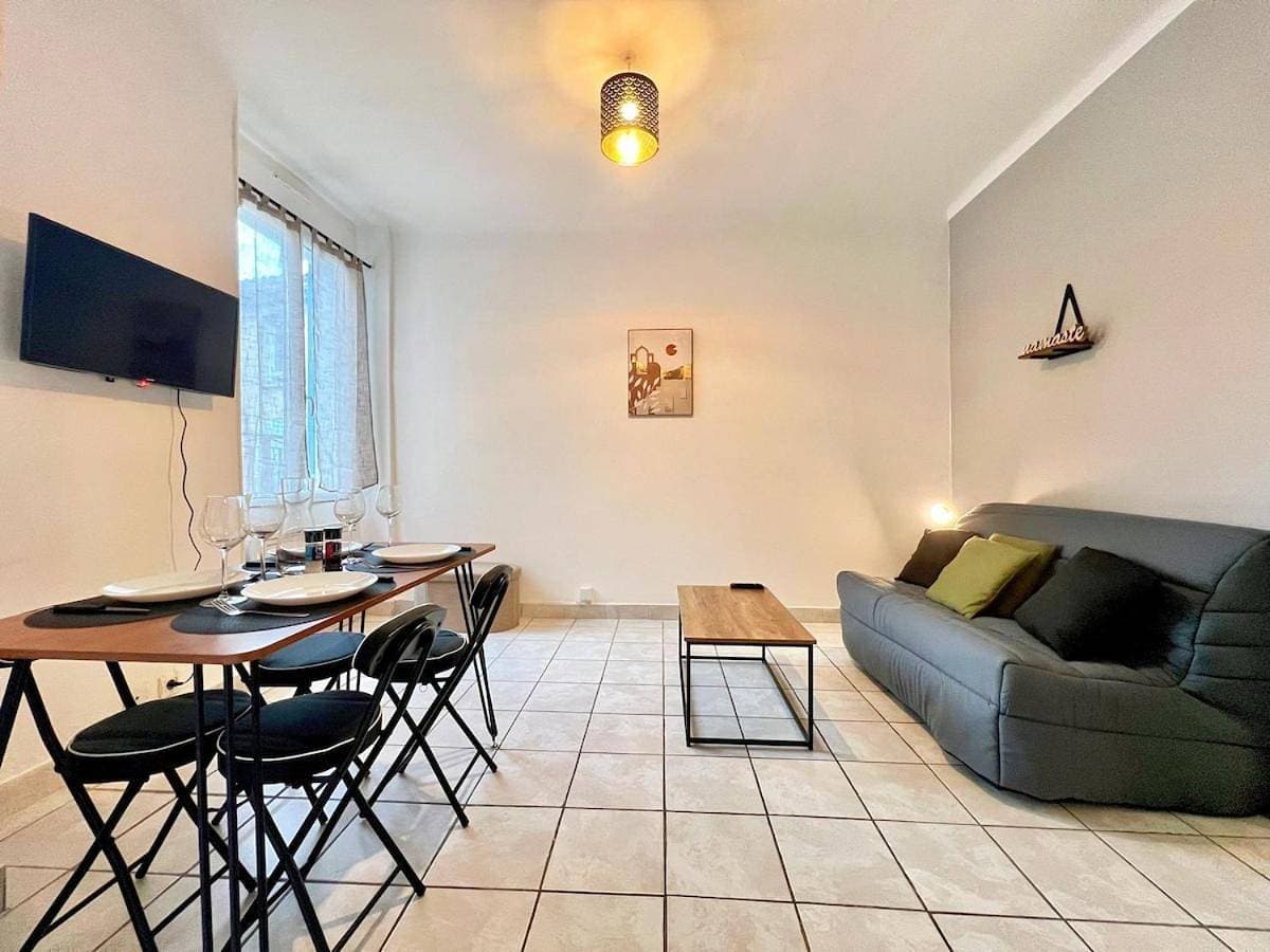 Foto 12 von 62: One-Bedroom Apartment with Balcony and City View
