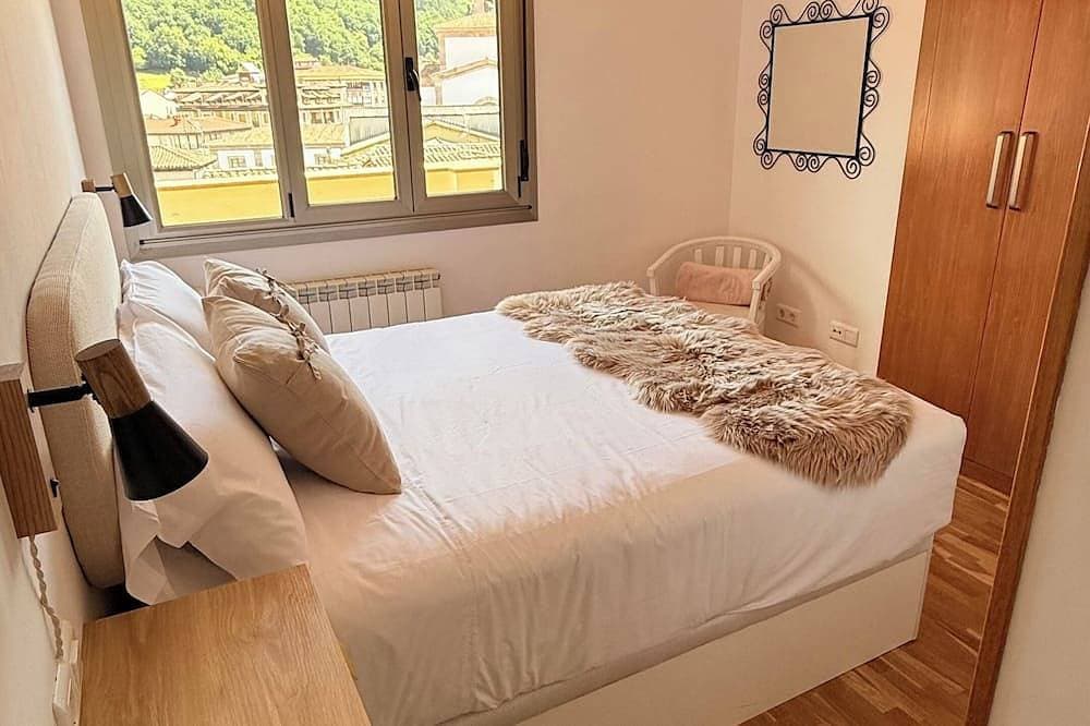 Foto 3 von 20: Hórreo Apartment in downtown Cangas with a terrace and mountain views.