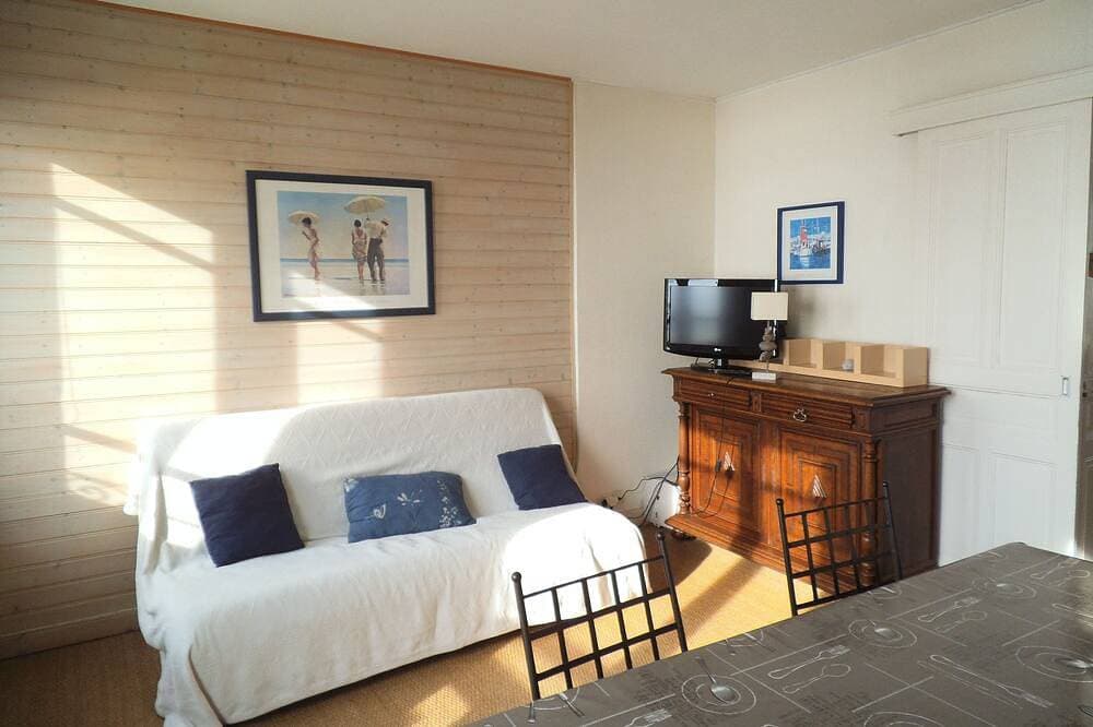Foto 6 von 13: Das Boot Helle Wohnung mit Blick auf das Meer und den Strand