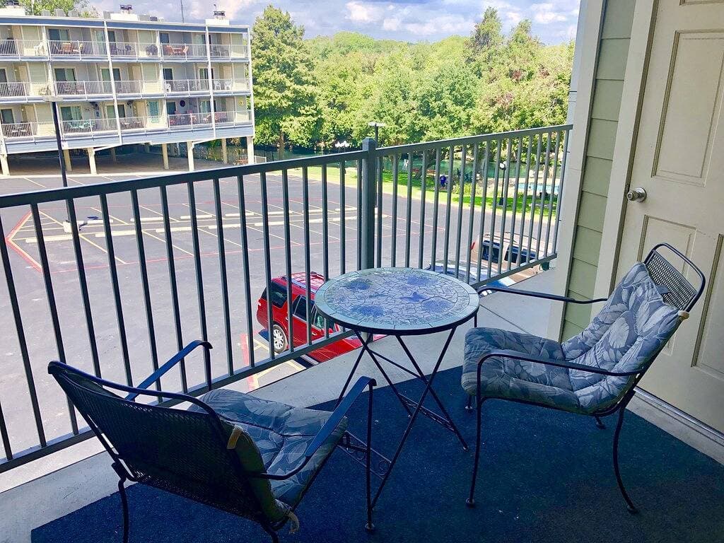 Foto 7 von 15: Neue Auflistung!  Schöne aktualisierte Wohnung mit direktem Blick auf den Fluss vom Balkon