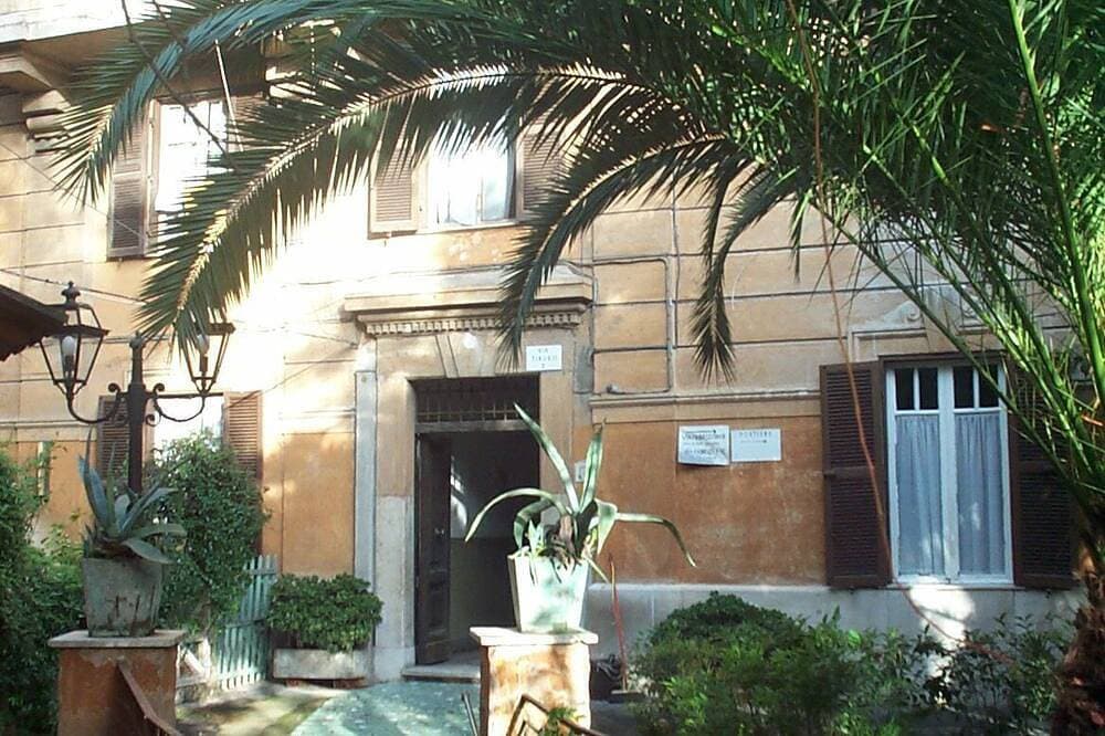 Foto 10 von 23: Rom-Trastevere Balkon Ideal gelegen. Internet. Alles zu Fuß erreichbar