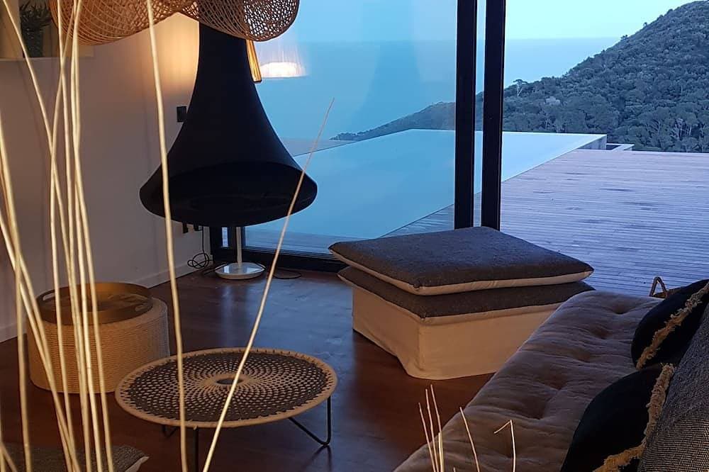 Foto 7 von 30: Neue moderne Villa - Sa Tuna-Ansicht, beheizter Spiegelpool und Klimaanlage