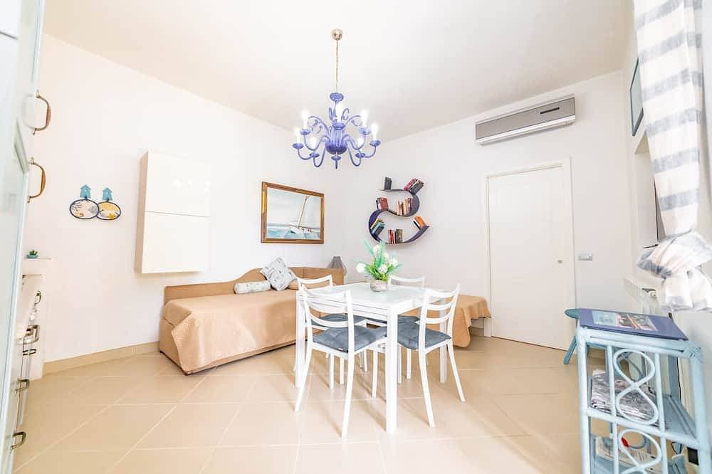 Foto 12 von 30: Apartment In Villa X 4 People About 2 Km From The Sea Hot-Hub Pool