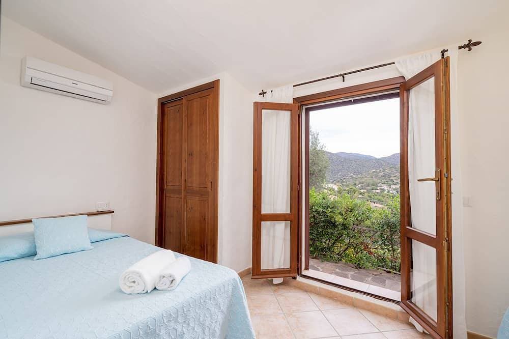 Foto 8 von 30: Villa Nemea: typisch sardisches Haus, Salzwasserpool, tolle Aussicht