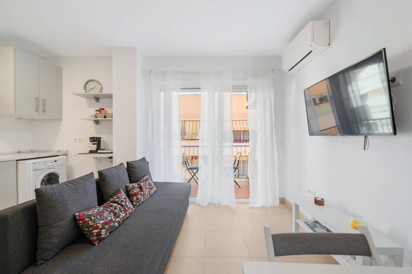 Foto 2 von 25: Apartment 'Beachfront Estepona Center' mit Meerblick, WLAN und Klimaanlage