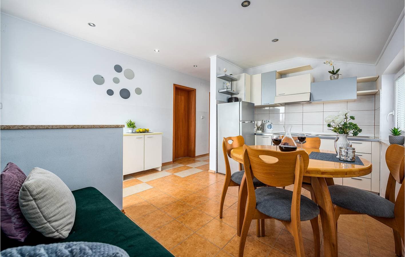 Foto 7 von 38: Modernes Apartment mit Terrasse in der Nähe von Montrin und Maslinova Grana