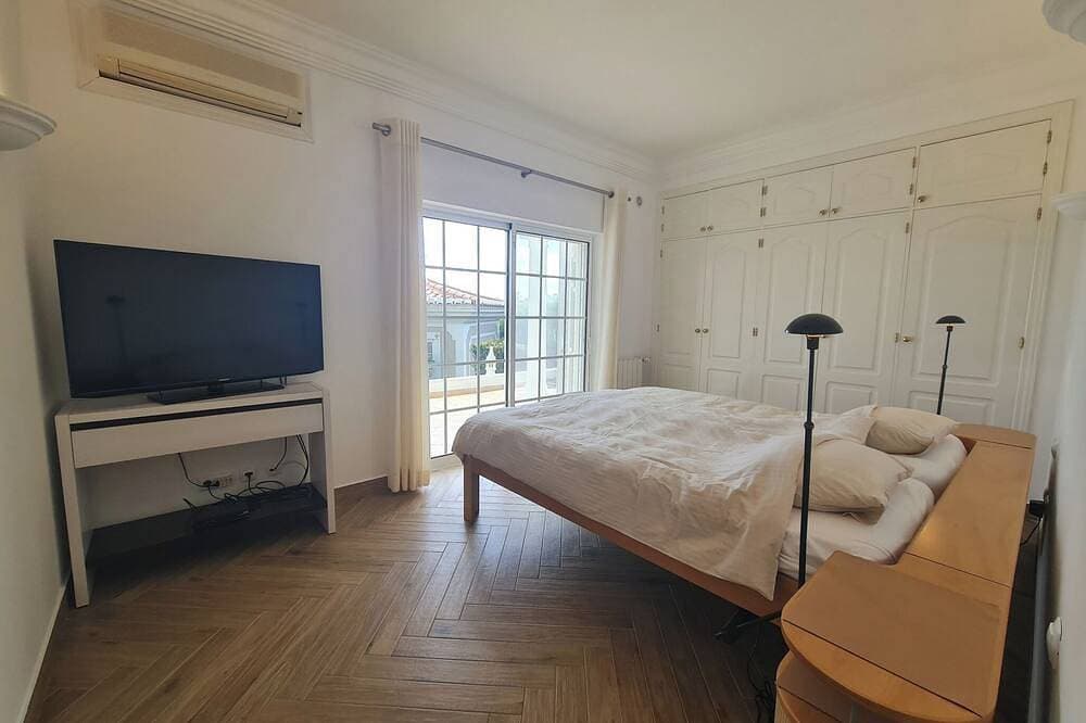 Foto 2 von 30: Traumhafte Villa mit Meerblick, privater Pool, Klimaanlage, Heizung & WLAN
