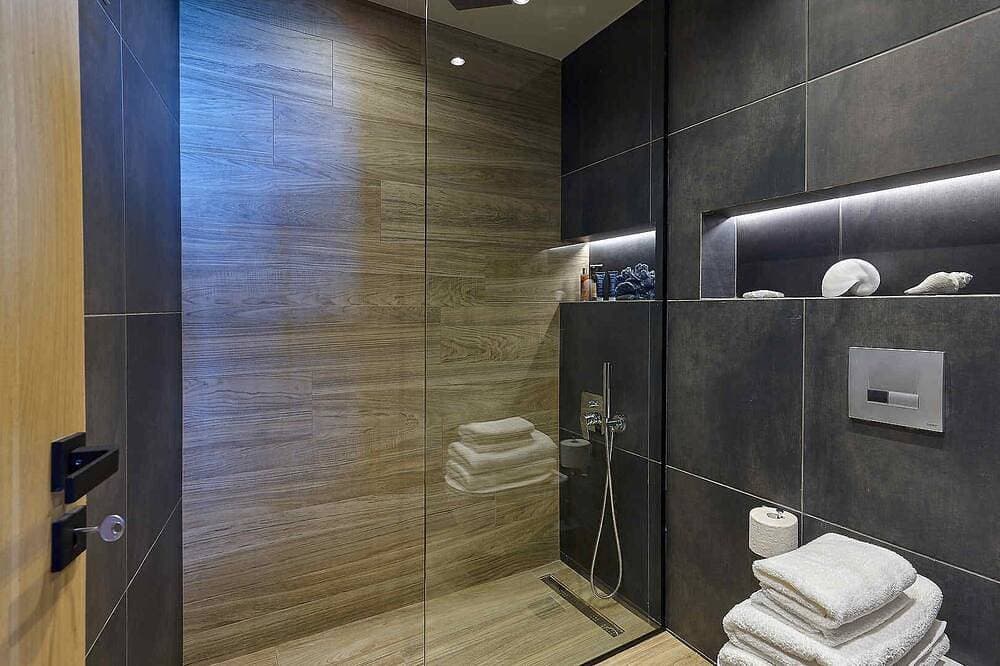 Foto 8 von 30: Neu Seafront Apartment, familienfreundlich, ruhig und zentral mit Infinity-Pool