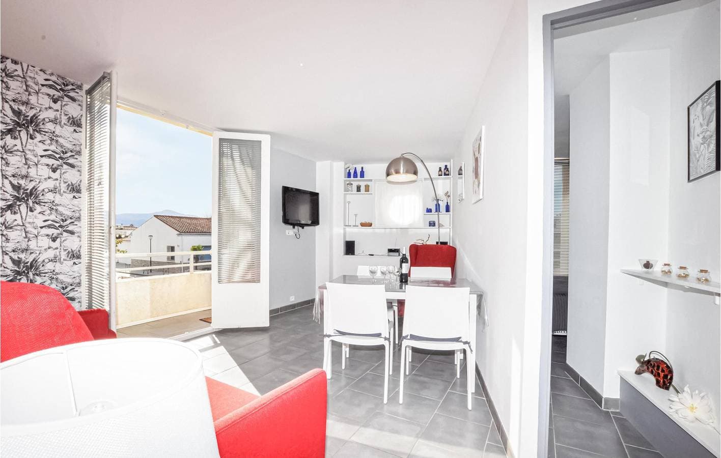 Foto 9 von 15: Apartment mit Meerblick, 200m zum Strand - WiFi, TV & Mehr