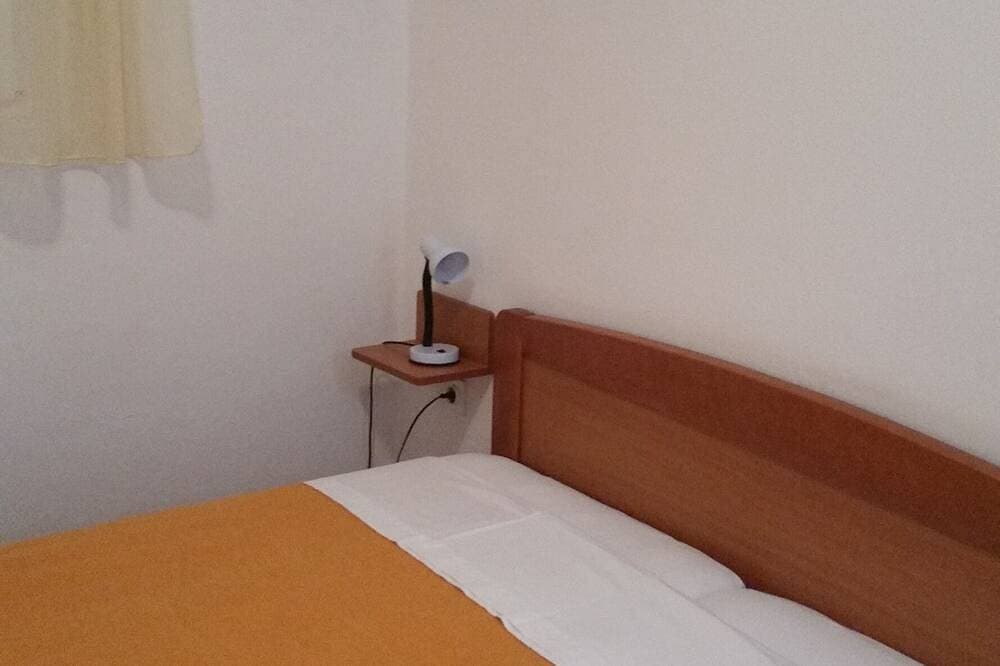 Foto 5 von 19: 4-Zimmer-Ferienwohnung am Strand Sveta Nedilja, Hvar