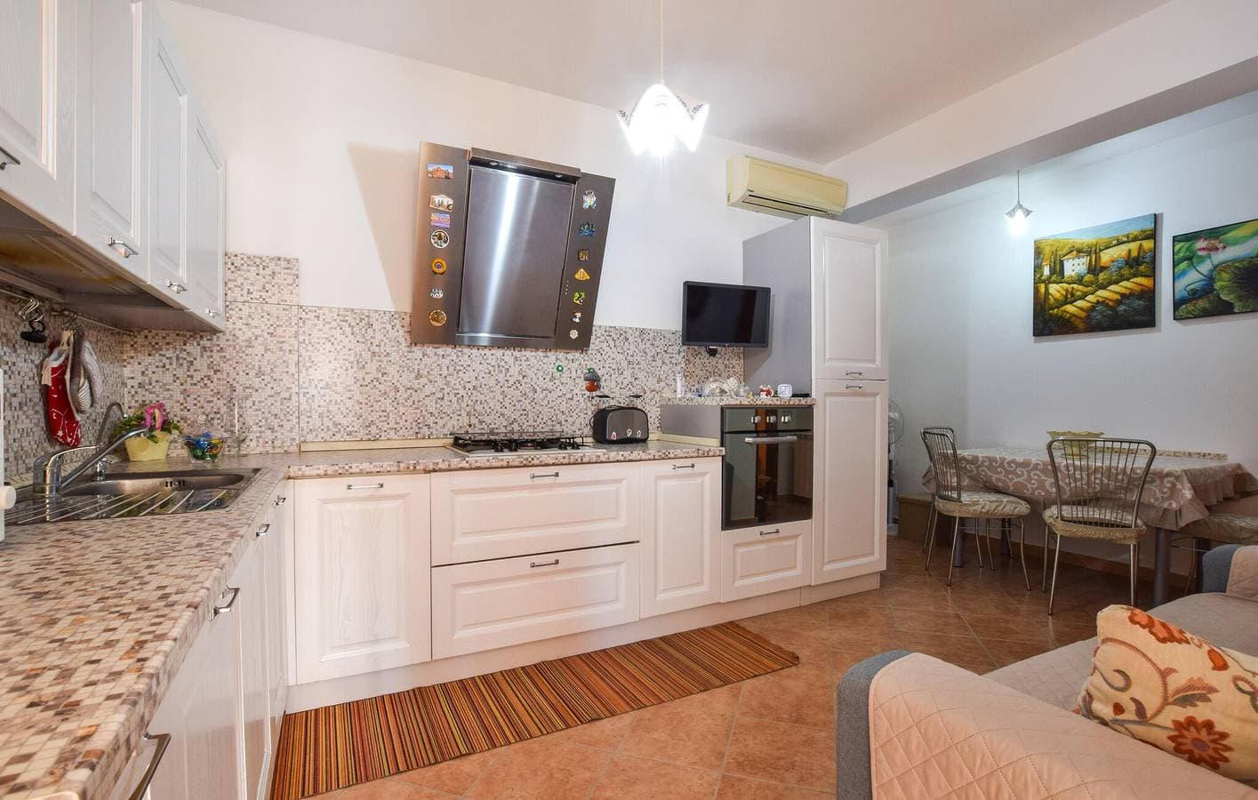 Foto 5 von 21: Gemütliche Ferienwohnung mit WLAN, Klimaanlage und Parkplatz, 1,5 km vom Strand Pietrarossa entfernt