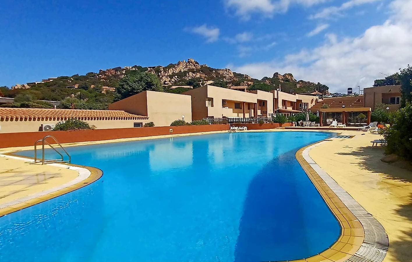 Foto 10 von 26: Gemütliche Ferienwohnung mit Pool, Küche und nur 1 km vom Li Cozi Beach entfernt