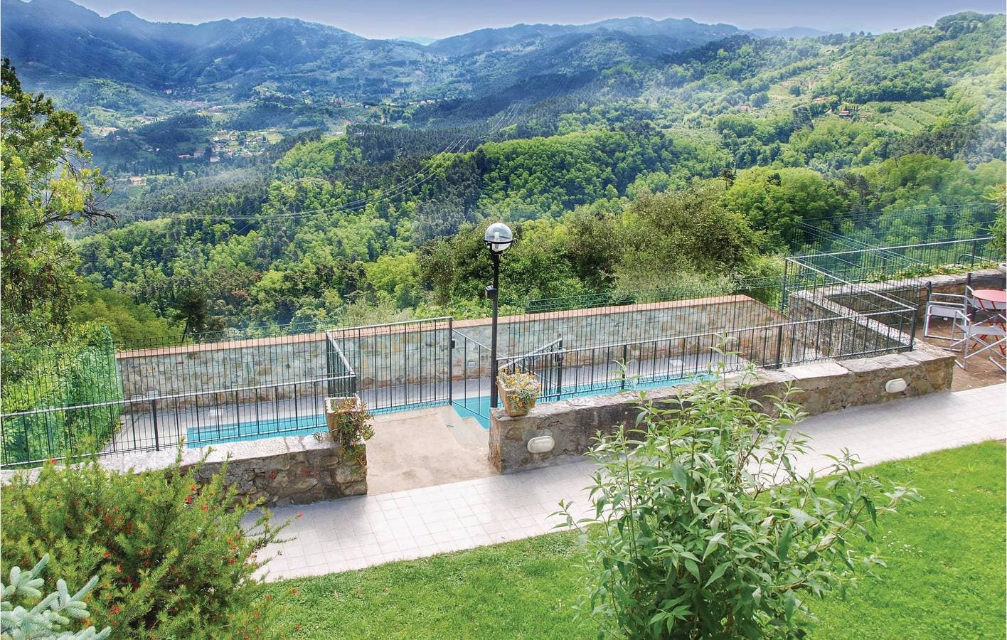 Foto 10 von 28: Rückzugsort am Pool 1,5 km von Camaiore entfernt