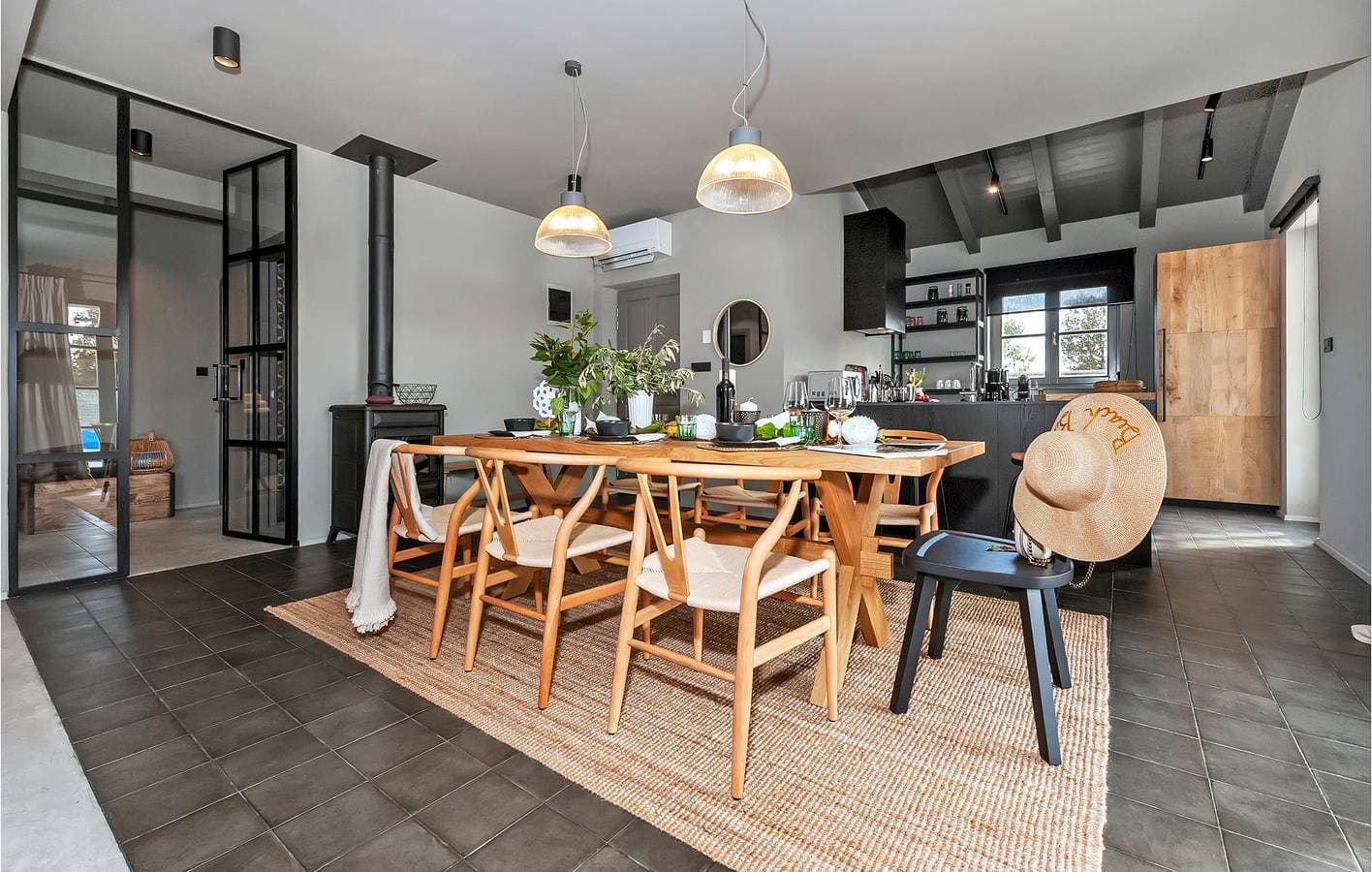 Foto 5 von 47: Modernes 200 m² großes Apartment mit Pool, WLAN und nur wenige Schritte vom Zentrum von Matohanci entfernt