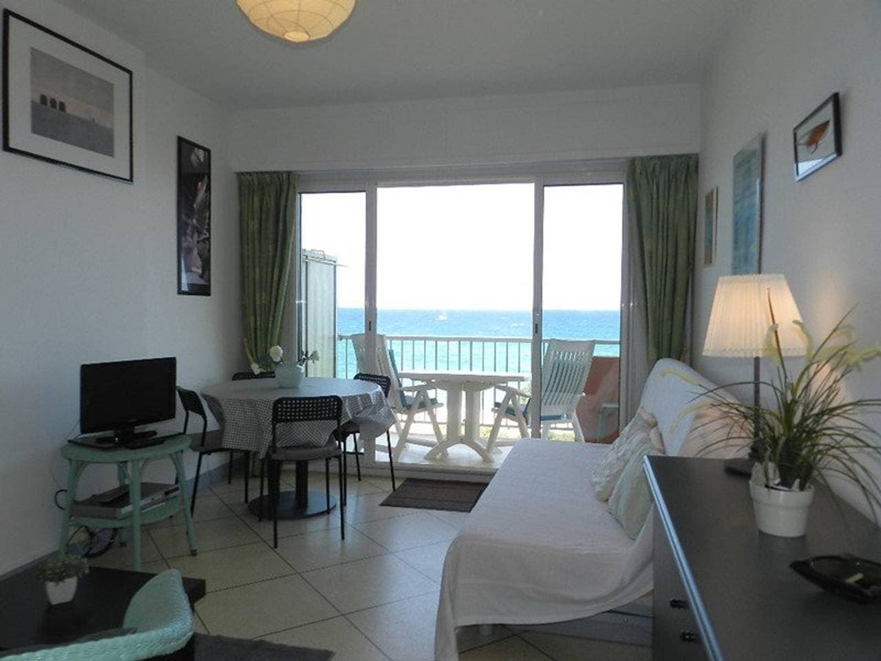 Foto 3 von 12: Studio für 3 mit Klimaanlage und Parkplatz am Strand von Lavandou