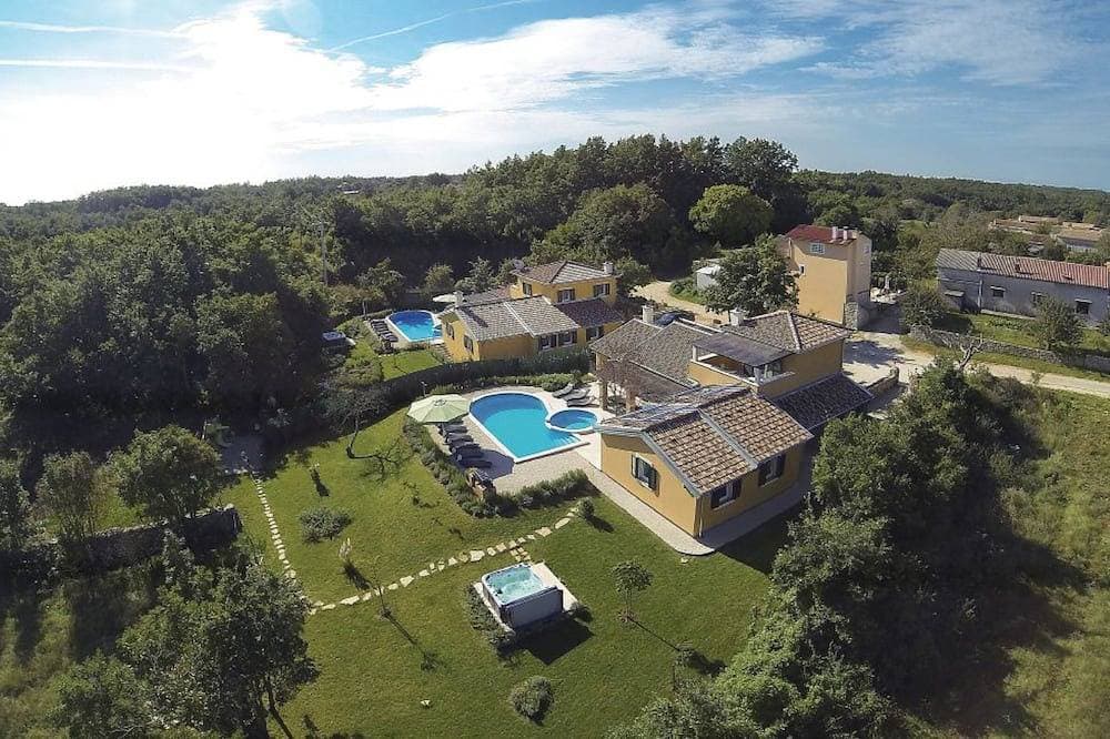 Foto 5 von 30: Ruhig gelegenes Ferienhaus mit grossem Pool am Ortsrand von Rezanci