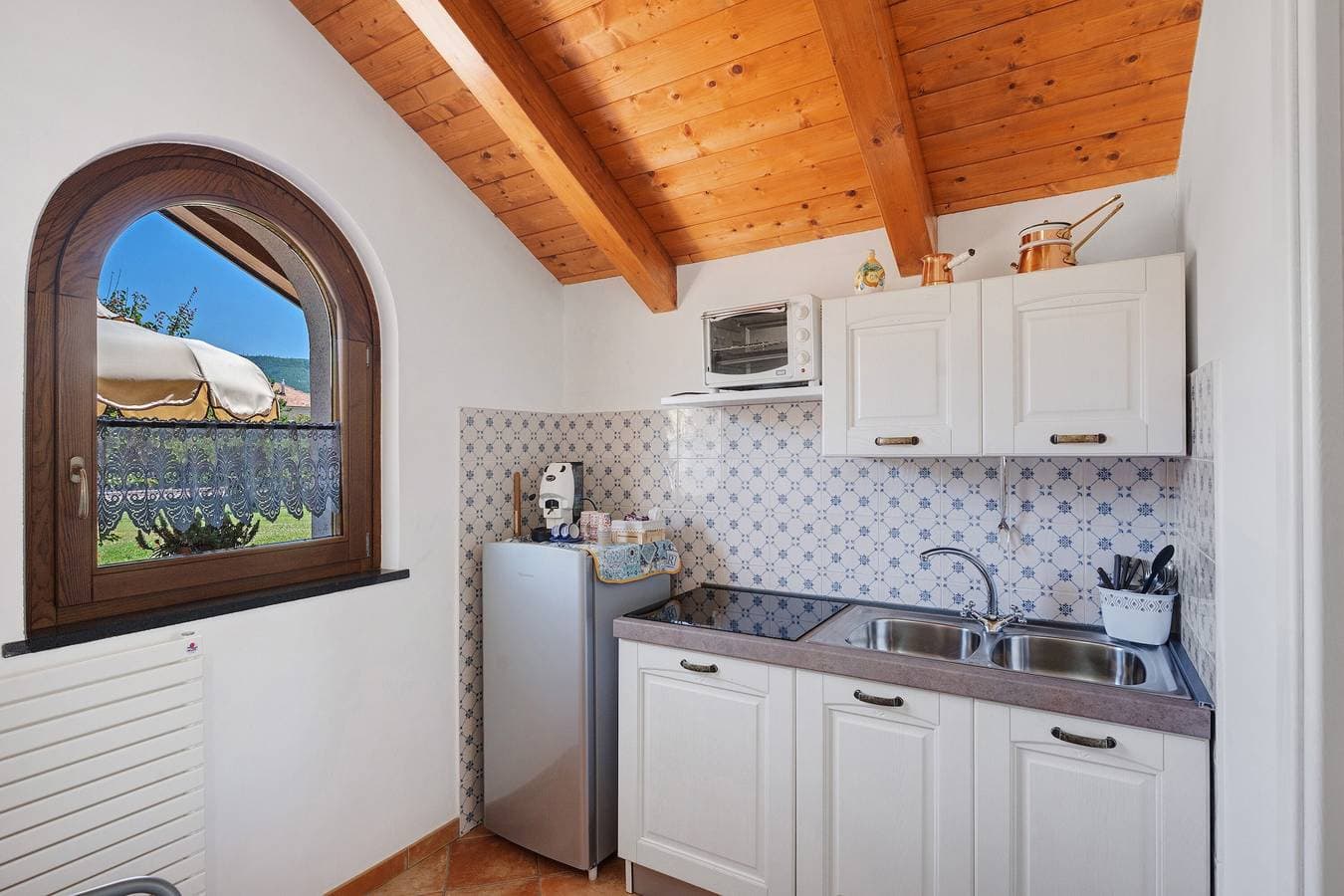 Foto 4 von 21: Ferienwohnung 'Delizioso Chalet Con Ampio Giardino' mit Bergblick, Wi-Fi und Klimaanlage