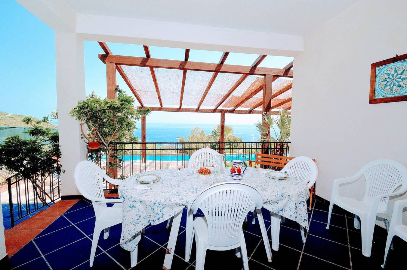 Villa Calamazzo, 5 posti a pochi metri dal m 1