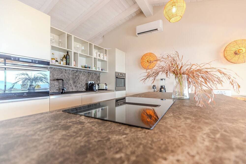 Foto 12 von 30: Contemporary Coastal Living: The New Villa Muvrunara