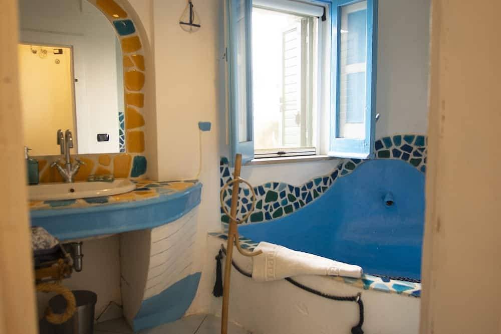 Foto 7 von 26: Gemütliches Ferienhaus am Meer. 2 Pax, in einer natürlichen Klippe