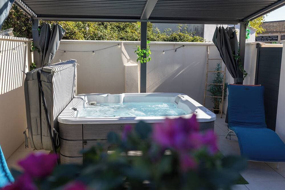 Bella Vita Jacuzzi!!! Vacation home near center private parking 1
