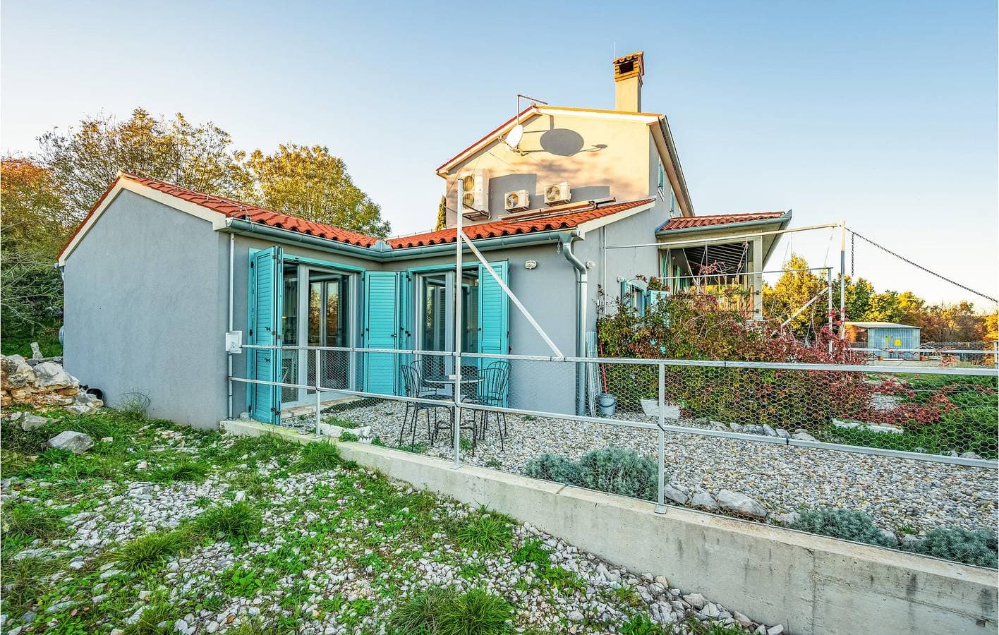 Foto 2 von 33: Gemütliches Apartment mit Meerblick, WLAN, Klimaanlage und Terrasse – 2 km vom Strand entfernt