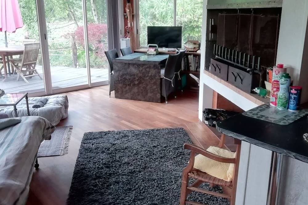 Foto 5 von 29: Chalet am Rande eines Teiches in einem Ort, wo die Natur erhalten ist. Angeln, Kanus