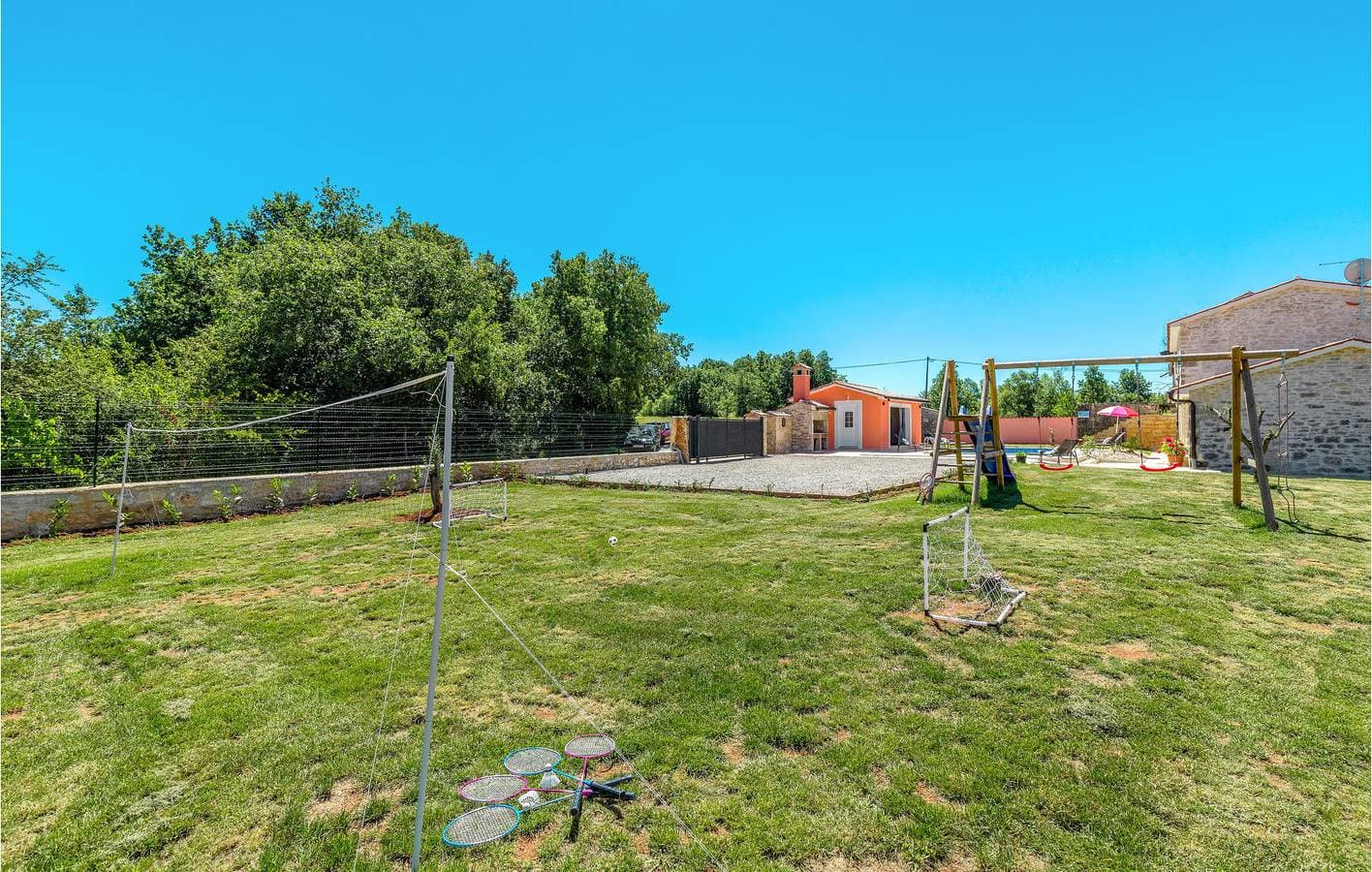 Foto 7 von 32: Reizende 1-Zimmer-Wohnung mit Pool, Parkplatz und WLAN in Anzici