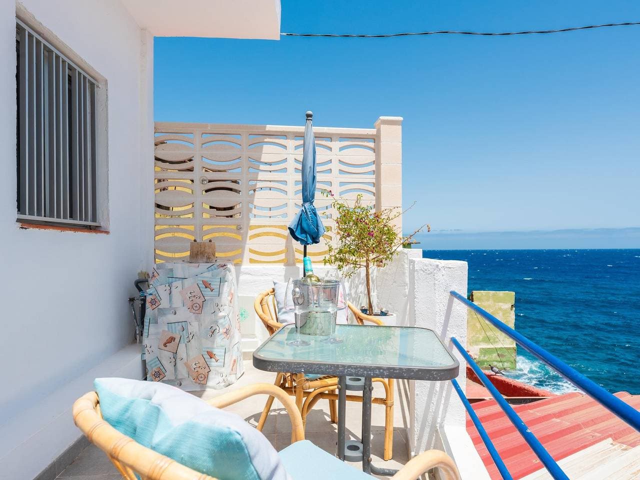 Foto 6 von 28: Apartment mit Meerblick, Küche und Balkon, 2 km vom Strand von Radazul entfernt