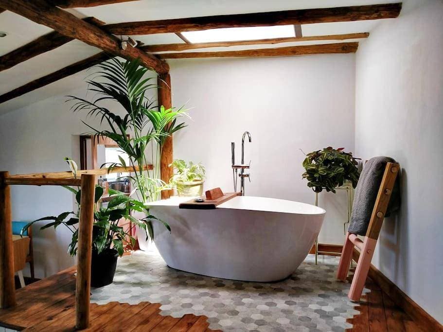 Romantic eco retreat 1
