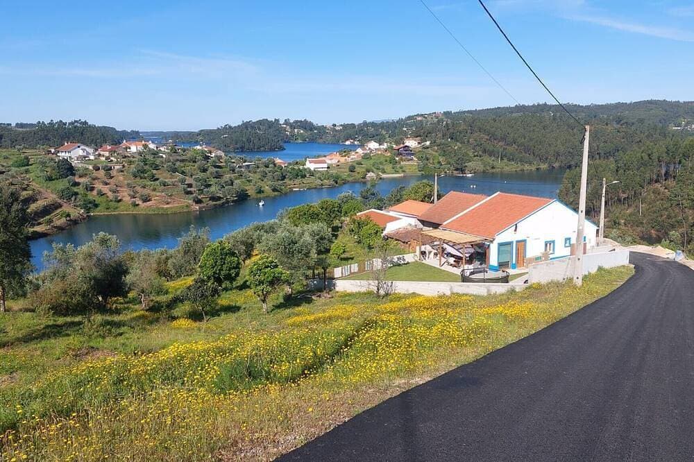 A Carpinteira Lake House - An authentic Portuguese country house by the lake! 1