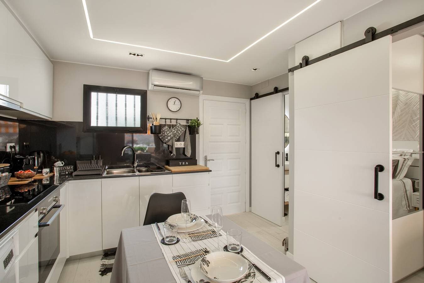 Foto 10 von 29: Ferienwohnung 'Estrella Del Mar Vista Al Puerto' mit Meerblick, Wi-Fi und Klimaanlage
