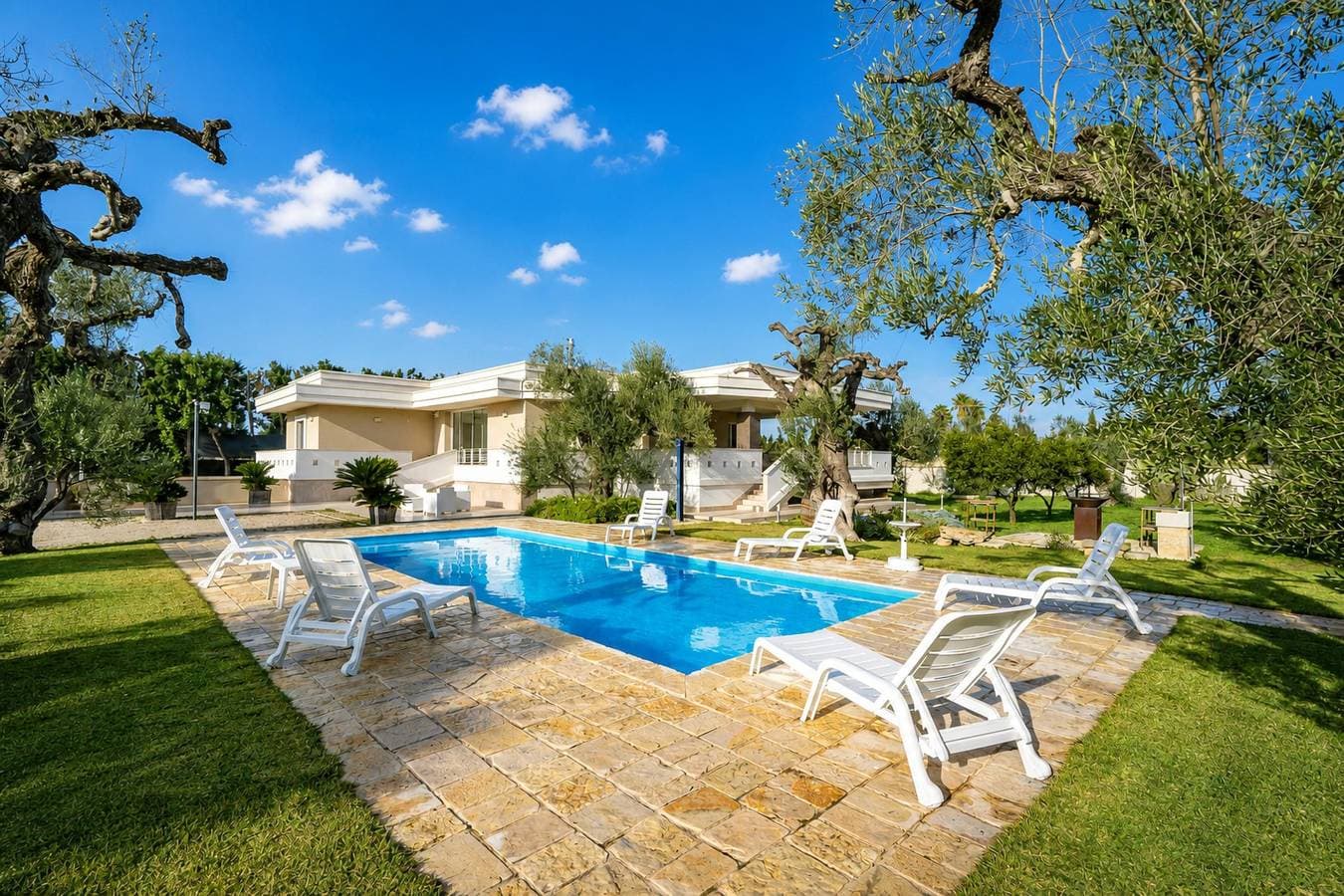 Villa Torricella Pool and Sunny Garden 1