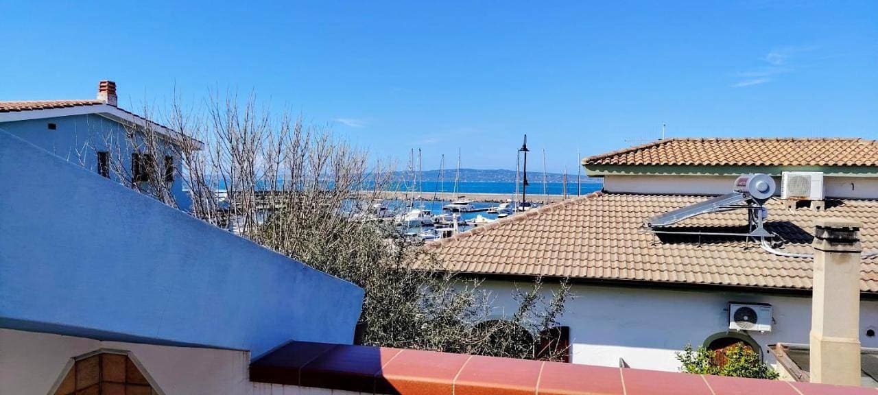 Foto 3 von 26: Two-Bedroom Apartment with Terrace and Sea View