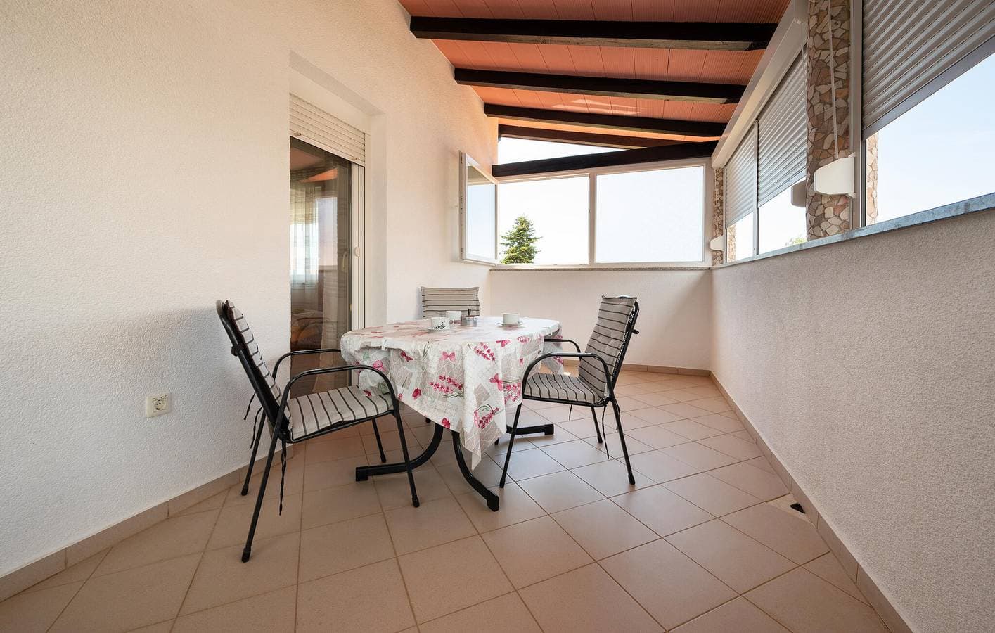 Foto 3 von 19: Gemütliche Ferienwohnung mit Terrasse, WLAN und Parkplatz in der Nähe der Küste und des Stadtzentrums