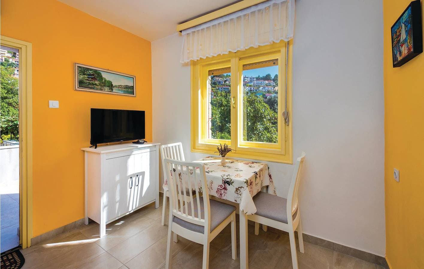 Foto 12 von 27: Urlaub am Meer: Gemütliche Ferienwohnung mit Terrasse und Gartenmöbeln, 100 m vom Strand entfernt