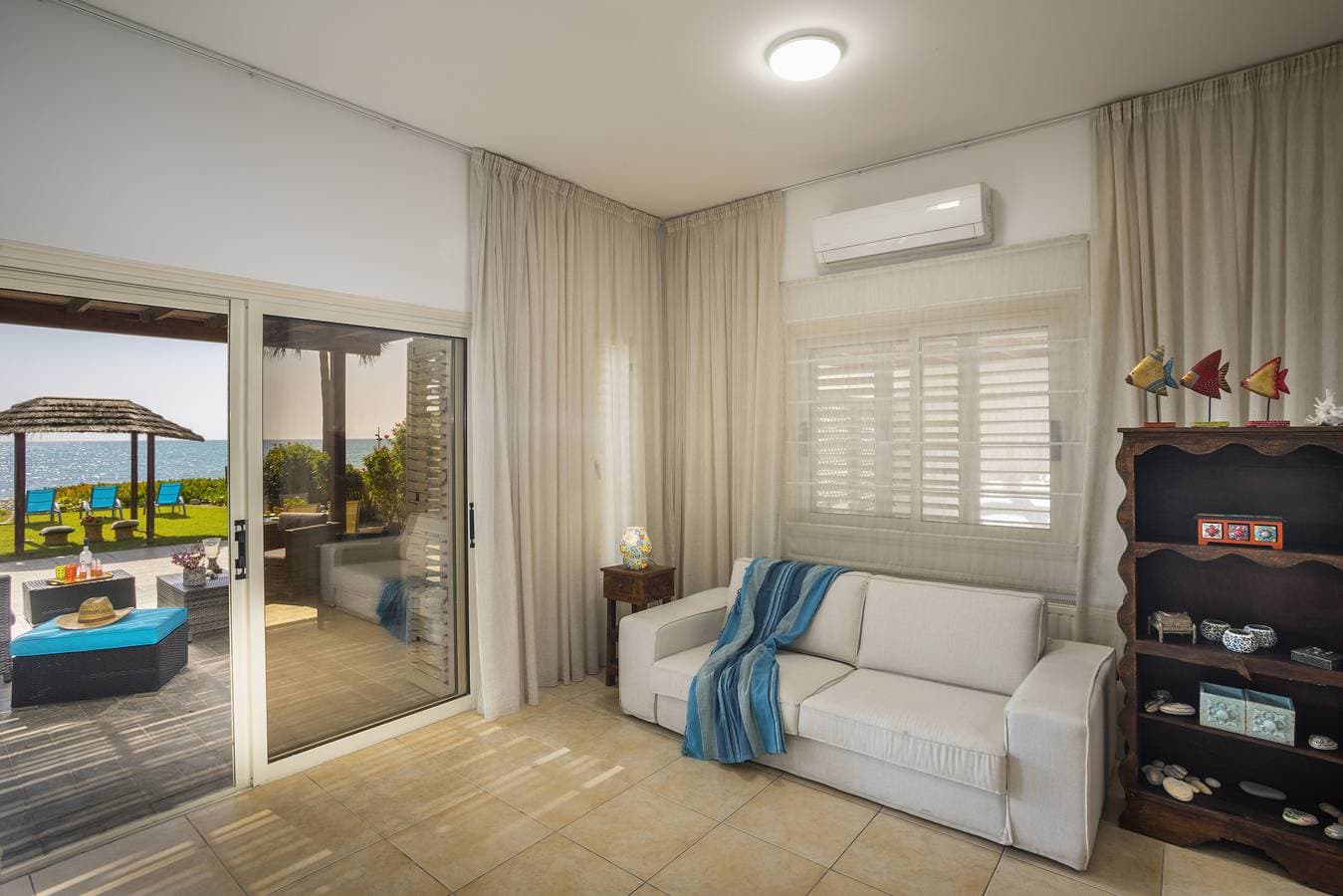 Foto 9 von 27: Beachfront Villa Meneou 5