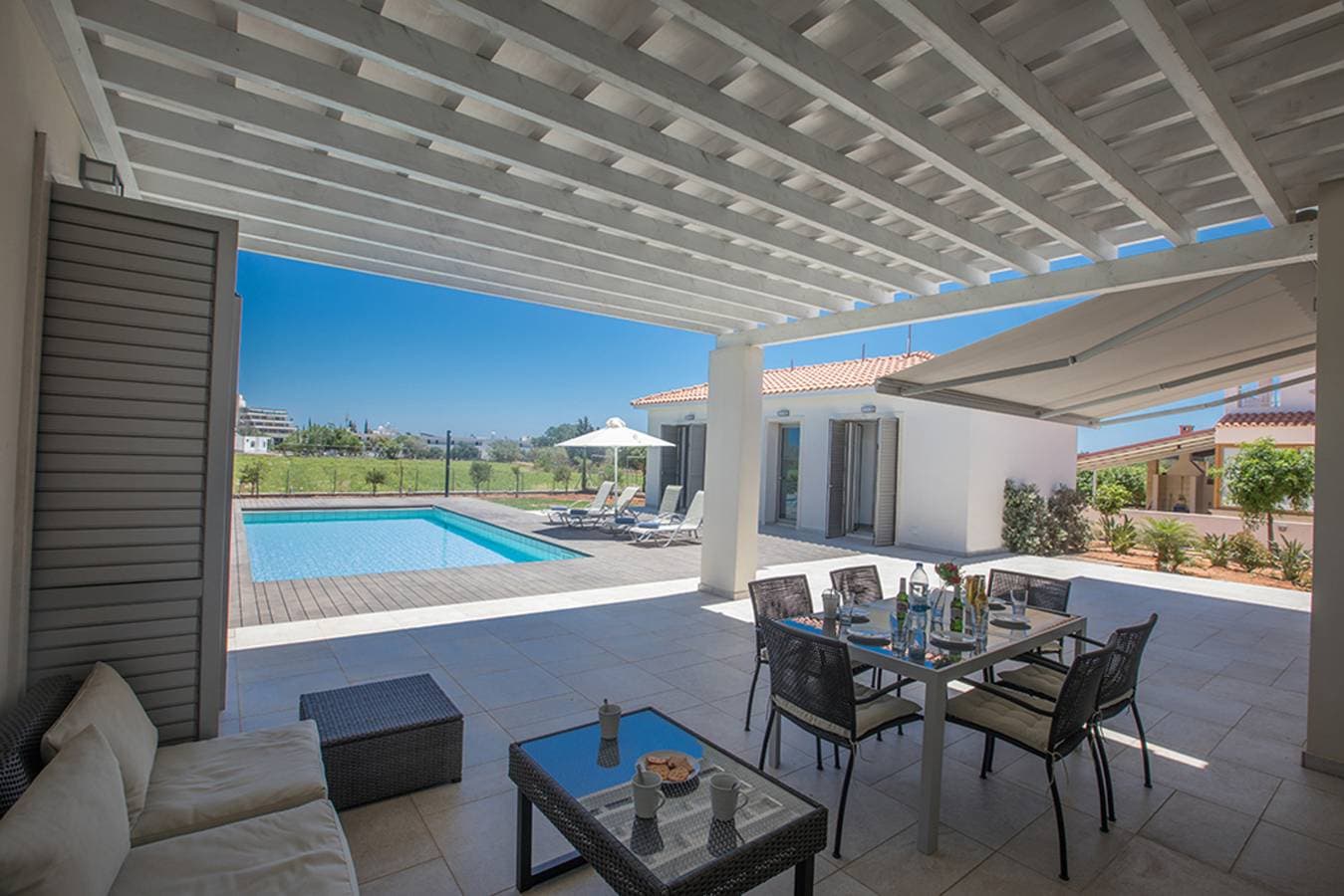 Foto 4 von 23: Villa für 6 Personen mit Balkon/Terrasse