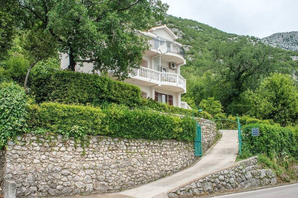 Foto 13 von 30: Villa Radonic Unit A - Atemberaubende Aussicht, tolle Lage, Uferpromenade, Parkplatz