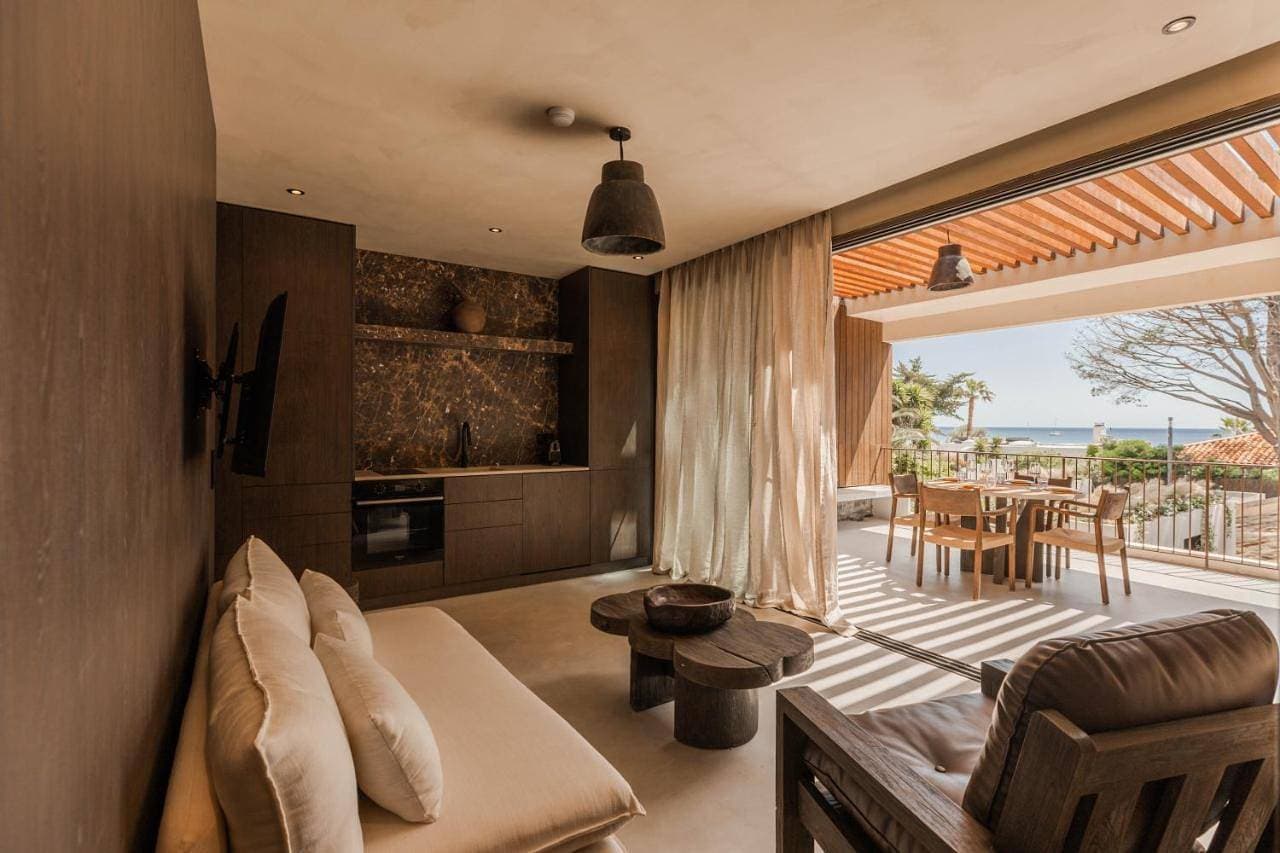 Gigaro Beach Suites 1