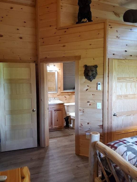 Foto 12 von 43: Private Cabin • Hot Tub • 2 Kings