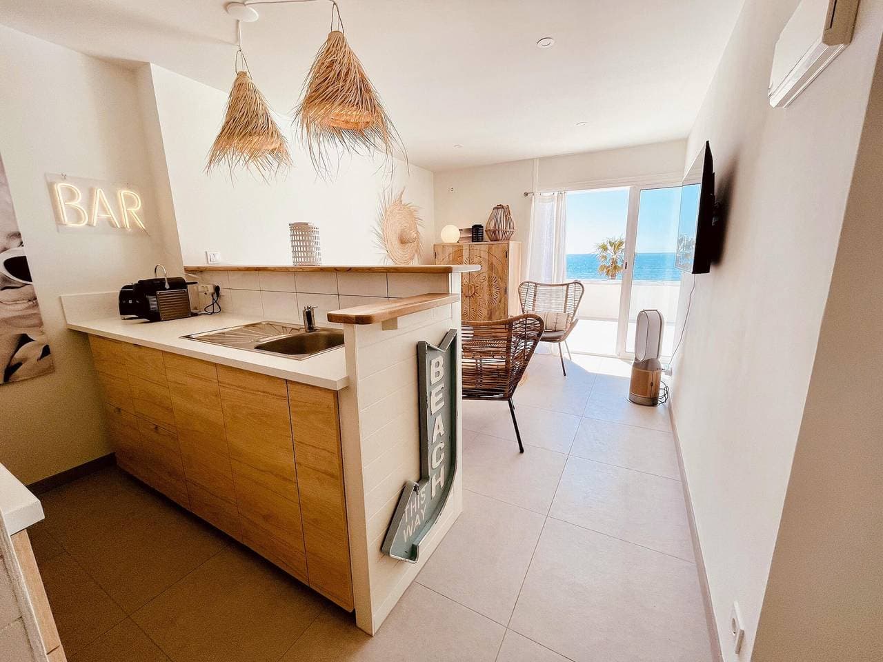 Foto 13 von 36: ¡Encantador apartamento en alquiler en Roses, Costa Brava! A 0 metros de la playa. Disfruta de la piscina comunitaria y las vistas al mar.