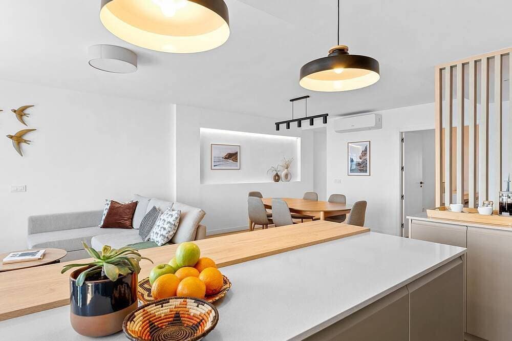 Foto 12 von 30: Stylish Apartment with Stunning Views & Parking