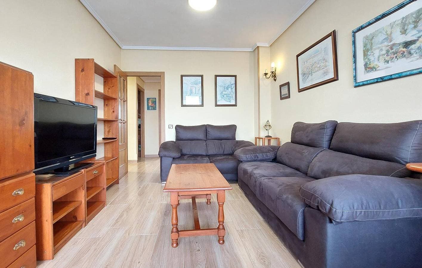 Foto 3 von 22: Gemütlich, 1 km vom Platja de Venècia entfernt: Luftiges Apartment mit 2 Schlafzimmern und Terrasse