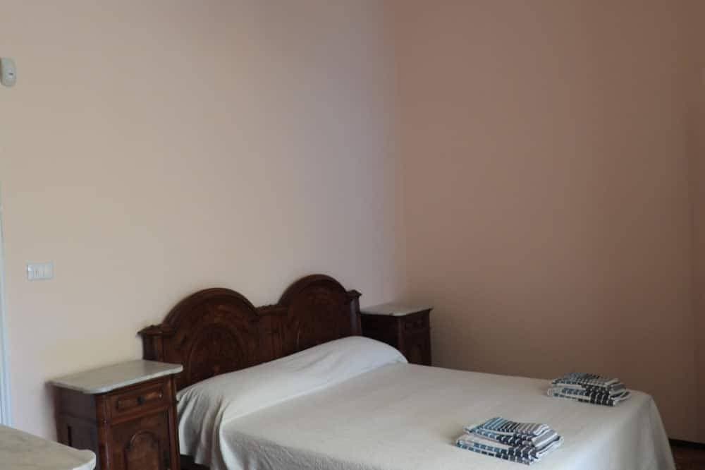 Foto 3 von 30: Gardasee Salò Luxuswohnung in alter romantischer Familienvilla, Terrasse, Garten