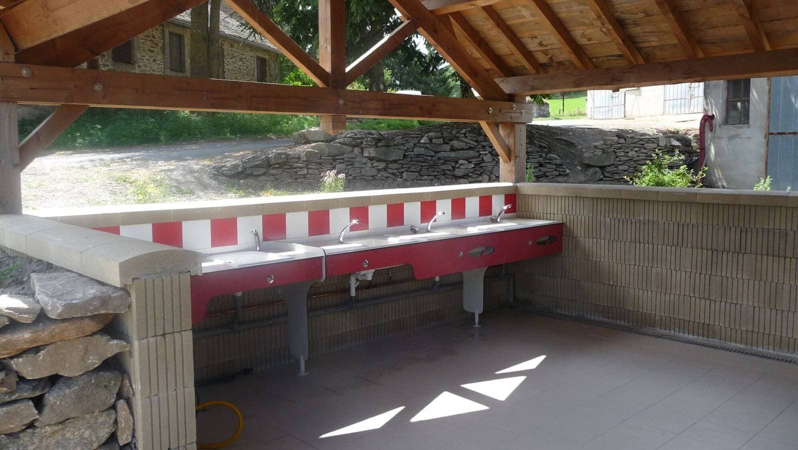 Foto 12 von 16: Bed & Breakfast „Chambre La Bleuet“ mit Bergblick, Gemeinschaftspool und WLAN