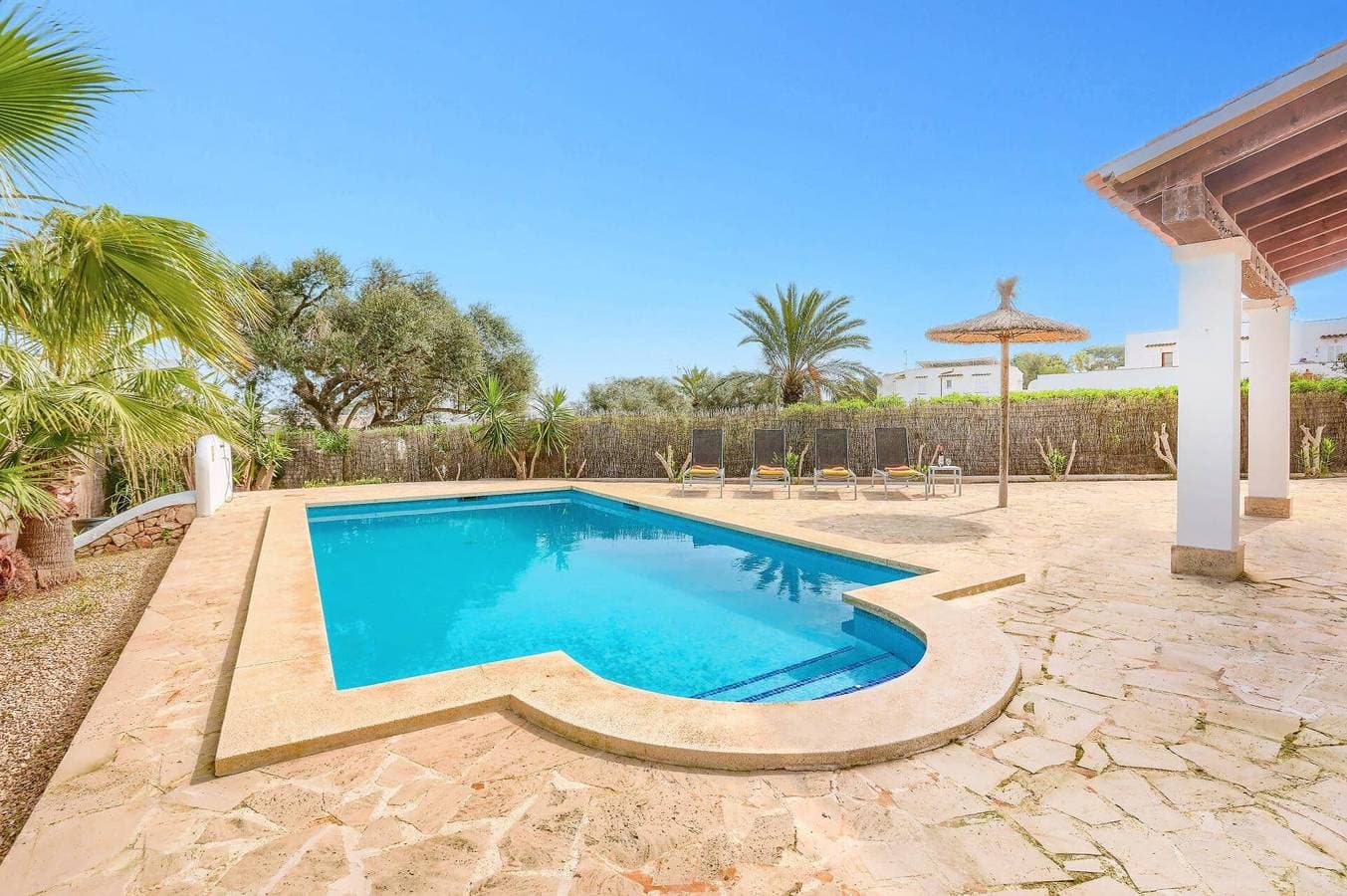 Foto 3 von 21: Villa für 6 Personen mit Garten