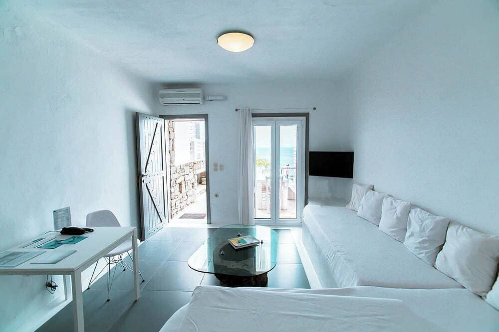 Foto 4 von 30: Apartment with Pool & Shared Infinity Pool, Sea View,  Pool Bar, Gym